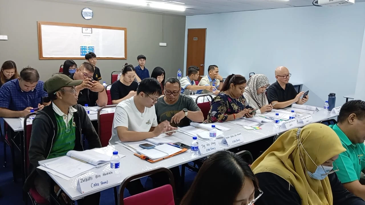 Focused group discussion during training